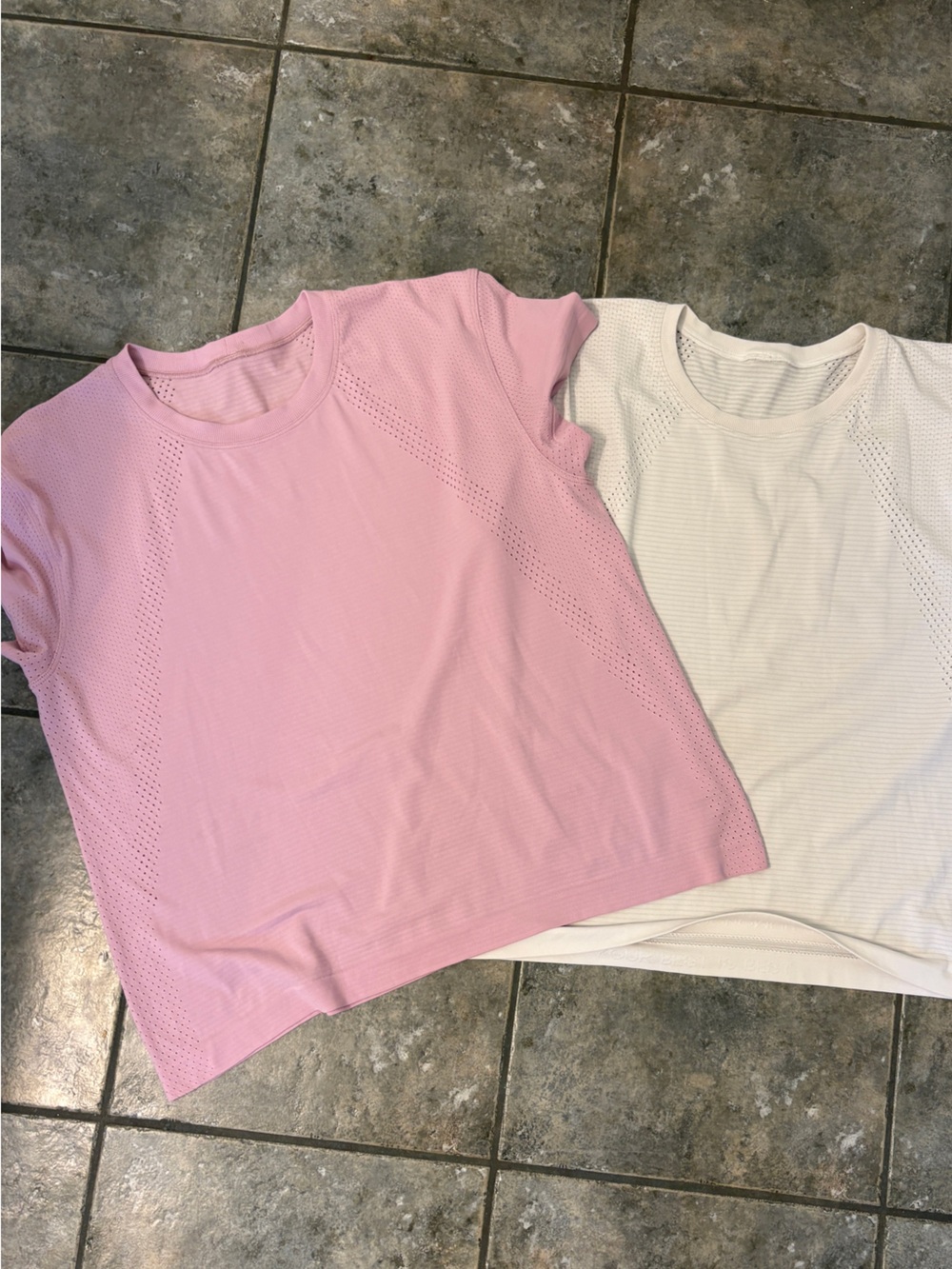 LULULEMON Train to Be Short-Sleeve Shirts Mauve & White Size 10 Athletic Workout